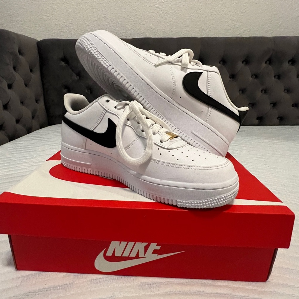 Nike Air Force 1 Low '07 LV8
40th Anniversary White Black
